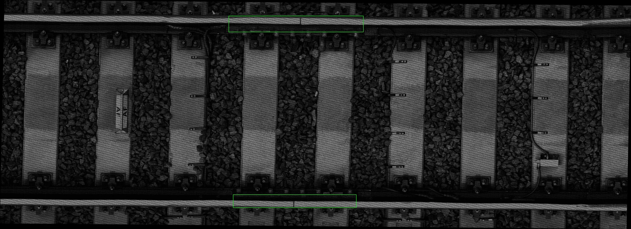 Linescanopname van bovenaf van het spoor met gedetecteerde ES-lassen in beide spoorstaven
